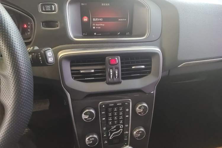 Used Volvo V40 2017 T3 Zhiyi Edition Audio And AC Panel