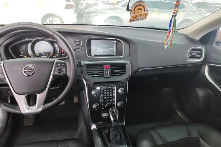 Used Volvo V40 2017 T3 Zhiyi Edition Audio And AC Panel