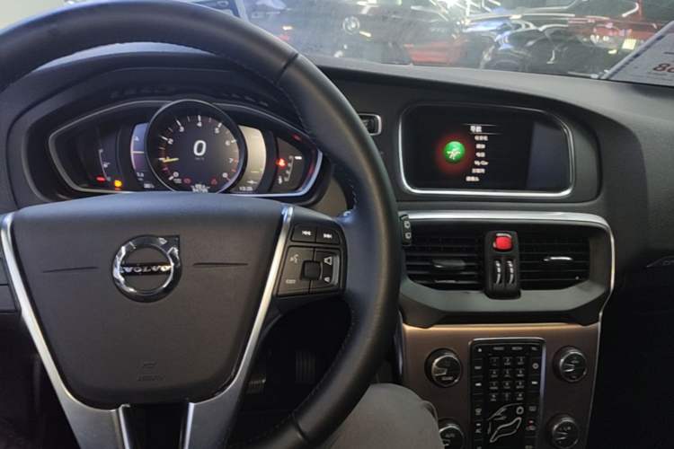Used Volvo V40 2017 Cross Country T3 Zhiya Edition Center Console