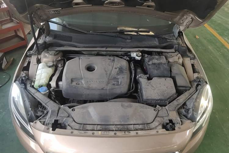 Used Volvo V40 2017 T3 Zhiyi Edition Engine Bay