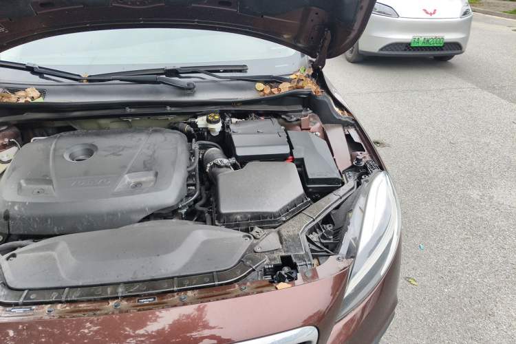 Used Volvo V40 2017 Cross Country T5 AWD Luxury Edition Engine Bay Left