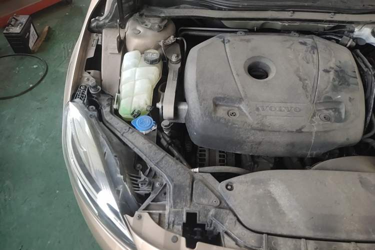 Used Volvo V40 2017 T3 Zhiyi Edition Engine Bay Right