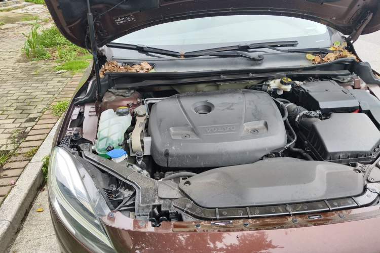 Used Volvo V40 2017 Cross Country T5 AWD Luxury Edition Engine Bay Right