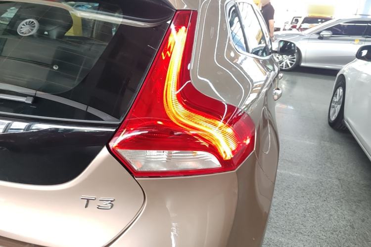 Used Volvo V40 2017 T3 Zhiyi Edition Exterior 3