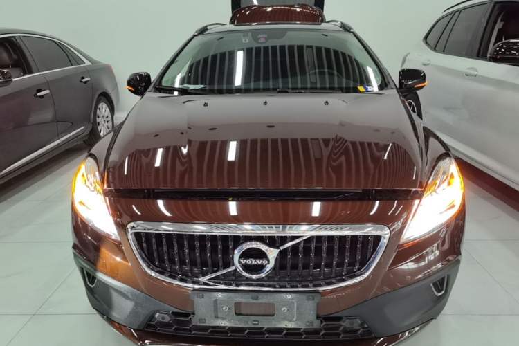 Used Volvo V40 2017 Cross Country T3 Zhiya Edition Front