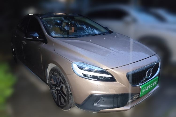 Used Volvo V40 2017 Cross Country T5 AWD Luxury Edition Front Right 45 Deg