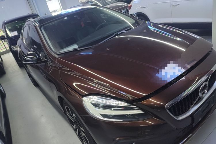Used Volvo V40 2017 Cross Country T3 Zhiya Edition Front Right 45 Deg