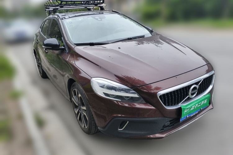 Used Volvo V40 2017 Cross Country T5 AWD Luxury Edition Front Right 45 Deg