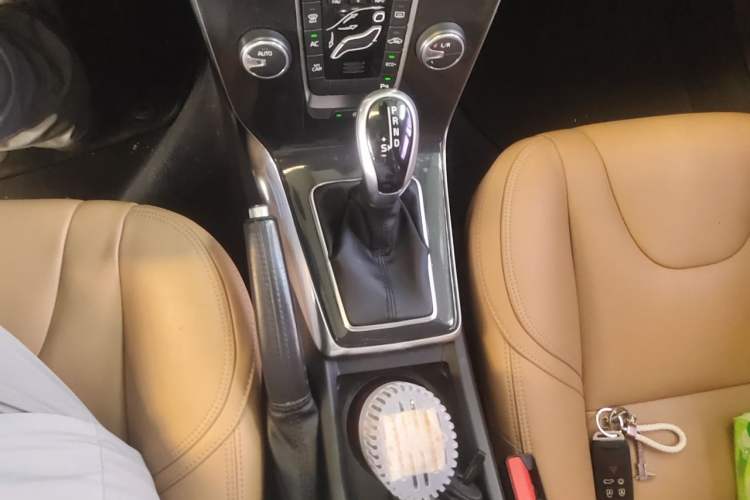 Used Volvo V40 2017 T3 Zhiyi Edition Gear Lever