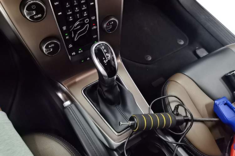 Used Volvo V40 2017 Cross Country T3 Zhiya Edition Gear Lever