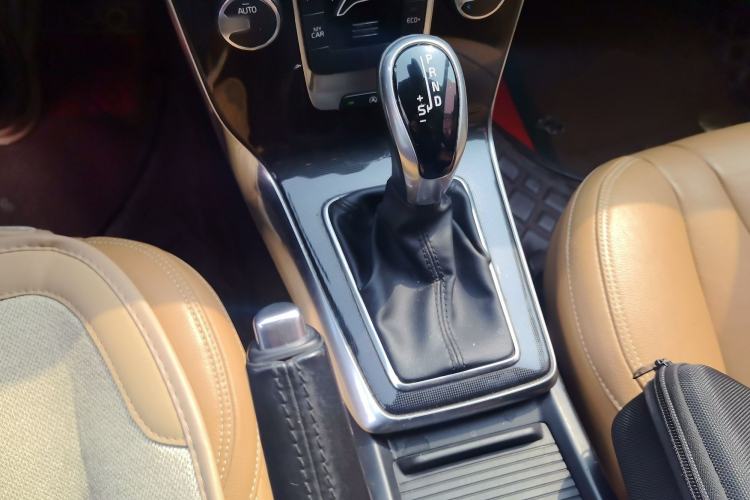 Used Volvo V40 2017 T3 Zhiyi Edition Gear Lever
