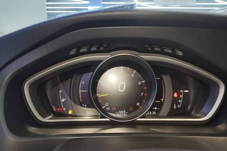 Used Volvo V40 2017 Cross Country T3 Zhiya Edition Instrument Cluster