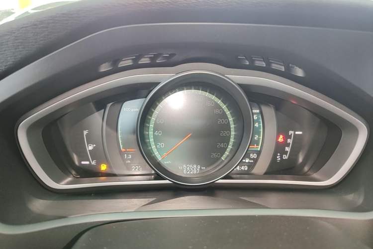 Used Volvo V40 2017 T3 Zhiyi Edition Instrument Cluster