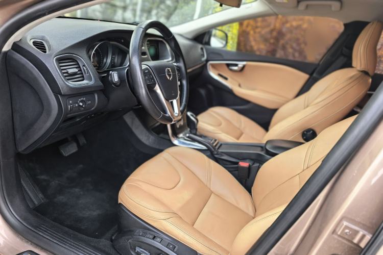 Used Volvo V40 2017 T3 Zhiyi Edition Interior 1
