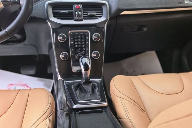 Used Volvo V40 2017 T3 Zhiyi Edition Interior 2