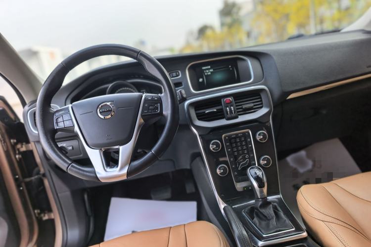 Used Volvo V40 2017 T3 Zhiyi Edition Interior 3