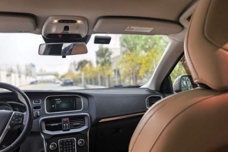 Used Volvo V40 2017 T3 Zhiyi Edition Interior 6