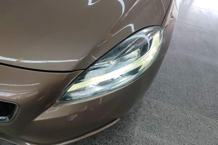 Used Volvo V40 2017 T3 Zhiyi Edition Left Front Headlight