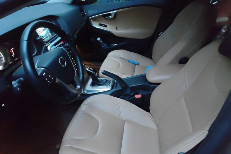 Used Volvo V40 2017 Cross Country T5 AWD Luxury Edition Left Front Seat