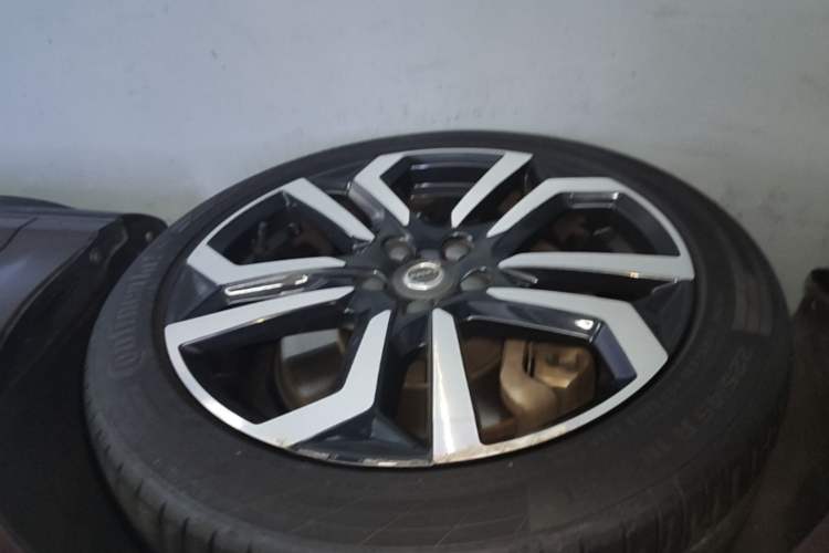 Used Volvo V40 2017 Cross Country T3 Zhiya Edition Left Front Wheel Hub