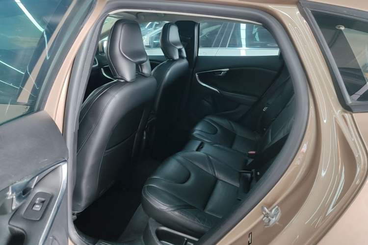 Used Volvo V40 2017 T3 Zhiyi Edition Left Rear Seat