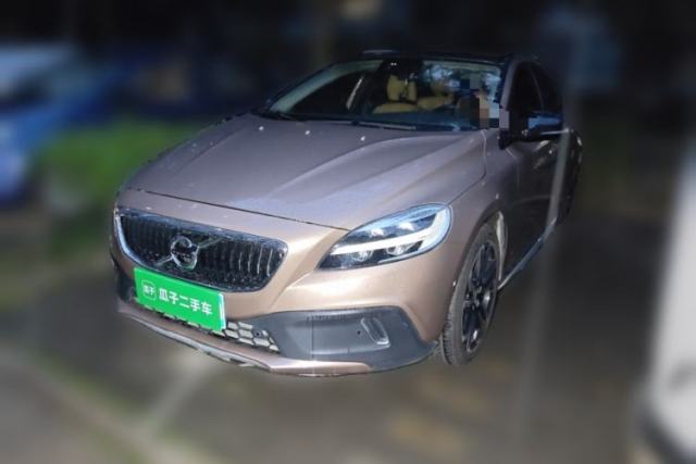 Used Volvo V40 2017 Cross Country T5 AWD Luxury Edition