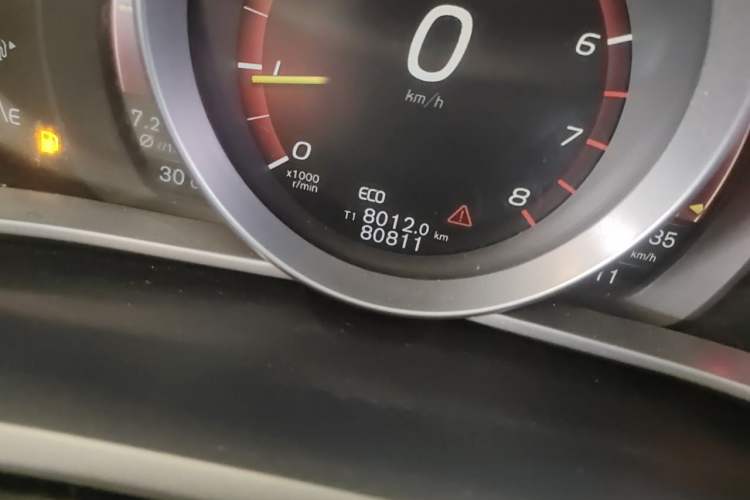 Used Volvo V40 2017 T3 Zhiyi Edition Odometer Close Up