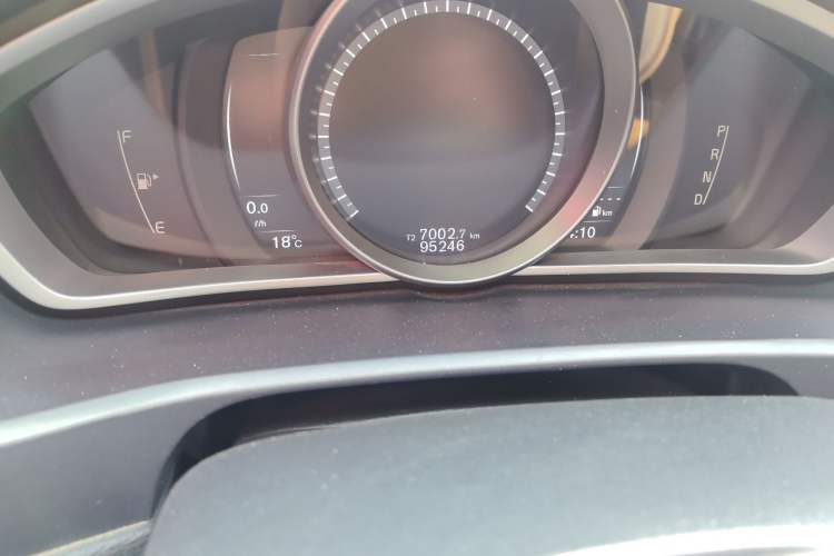 Used Volvo V40 2017 T3 Zhiyi Edition Odometer Close Up