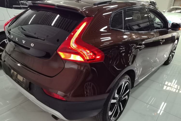 Used Volvo V40 2017 Cross Country T3 Zhiya Edition Rear Right 45 Deg