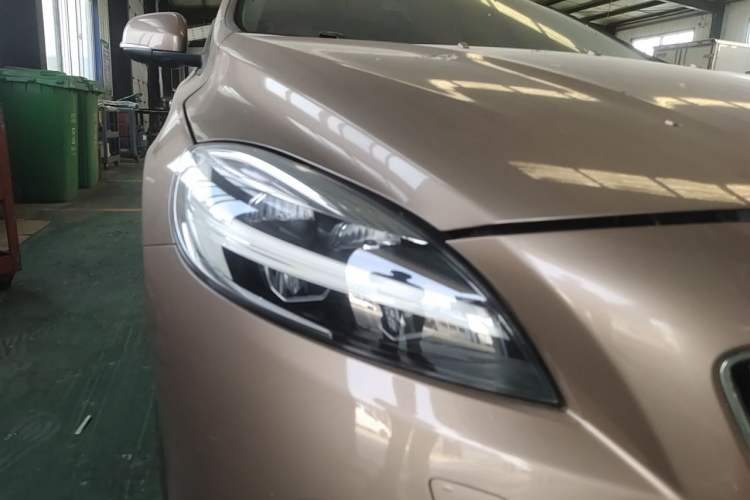 Used Volvo V40 2017 T3 Zhiyi Edition Right Front Headlight