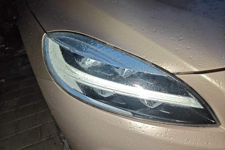 Used Volvo V40 2017 Cross Country T5 AWD Luxury Edition Right Front Headlight