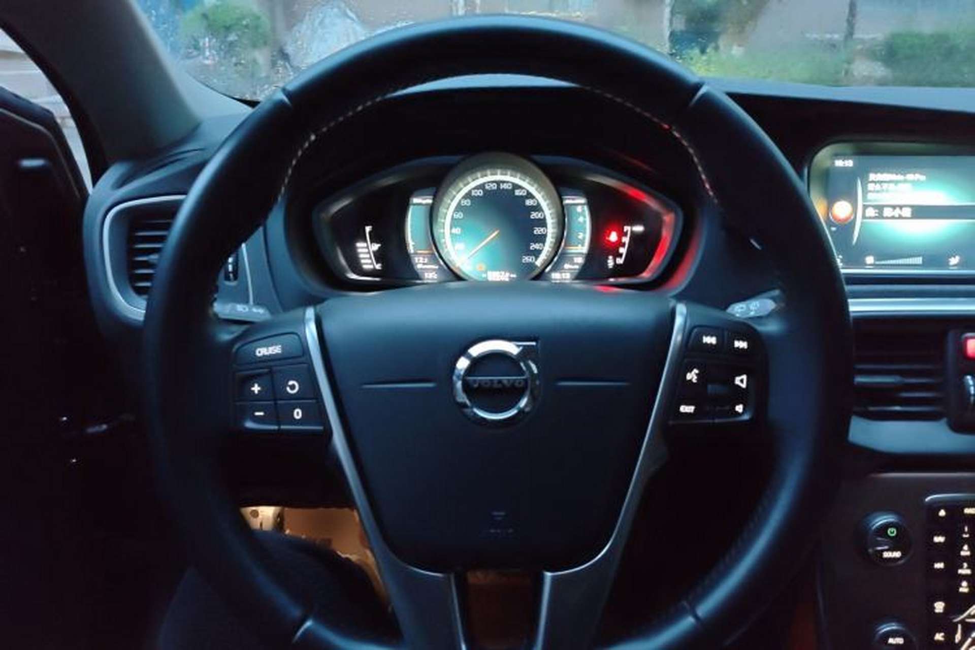 Used Volvo V40 2017 Cross Country T5 AWD Luxury Edition Steering Wheel
