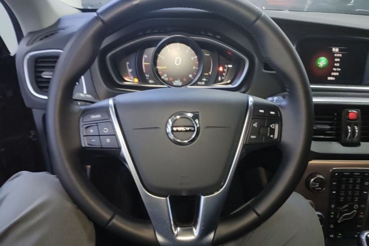 Used Volvo V40 2017 Cross Country T3 Zhiya Edition Steering Wheel