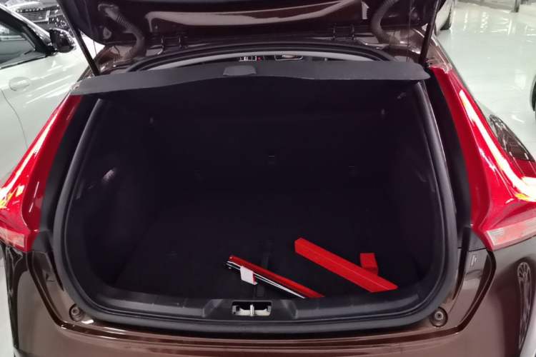 Used Volvo V40 2017 Cross Country T3 Zhiya Edition Trunk