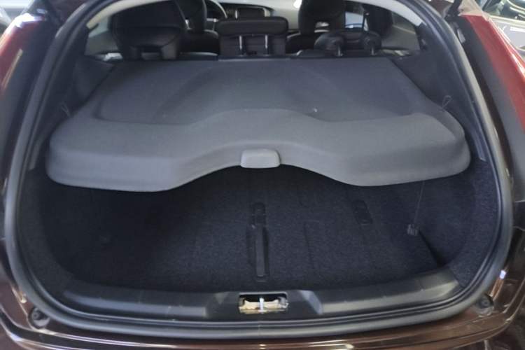 Used Volvo V40 2017 Cross Country T3 Zhiya Edition Trunk