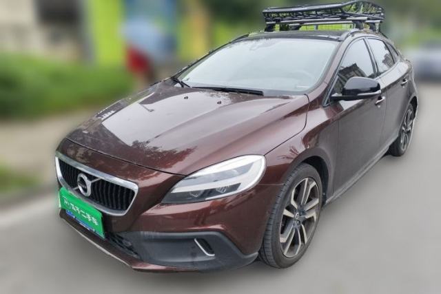 Used Volvo V40 2017 Cross Country T5 AWD Luxury Edition
