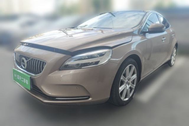 Used Volvo V40 2017 T4 Smart Luxury Edition