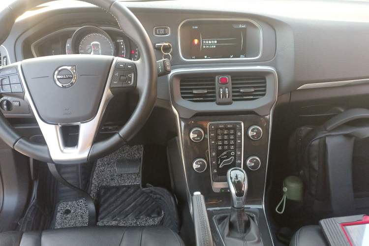 Used Volvo V40 2017 T3 Zhiyi Edition Audio And AC Panel
