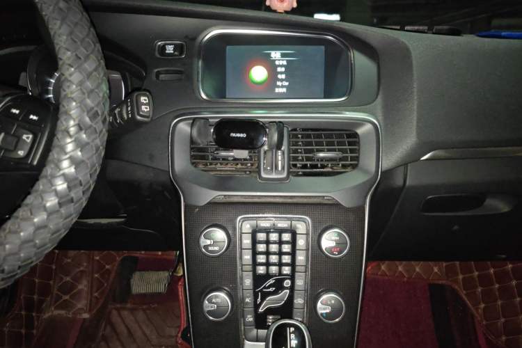 Used Volvo V40 2017 T3 Zhiyi Edition Audio And AC Panel