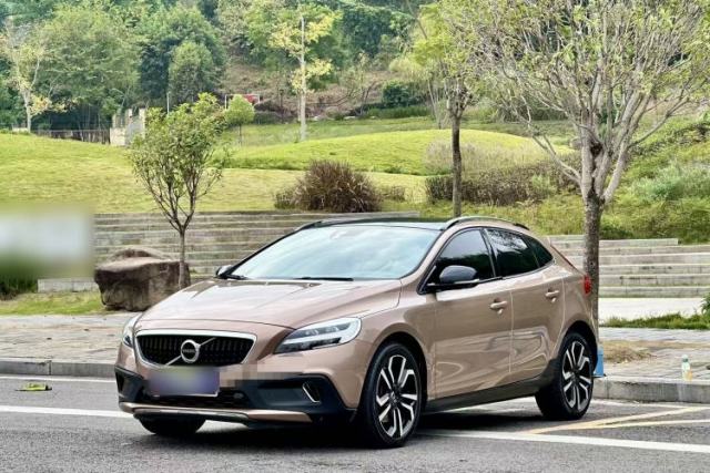 Used Volvo V40 2017 Cross Country T3 Zhiya Edition