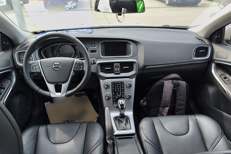 Used Volvo V40 2017 T3 Zhiya Edition Center Console