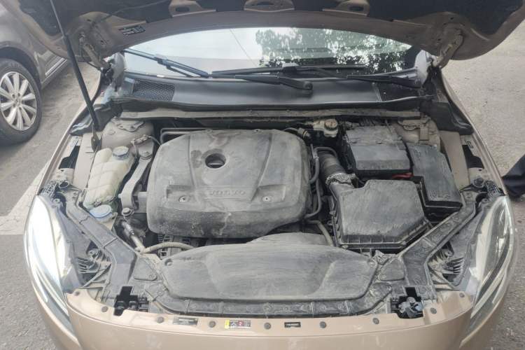 Used Volvo V40 2017 T4 Smart Luxury Edition Engine Bay