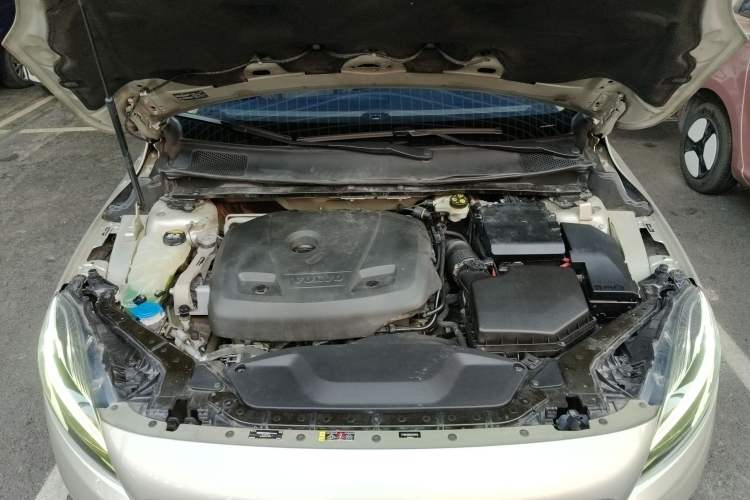 Used Volvo V40 2017 T3 Zhiya Edition Engine Bay