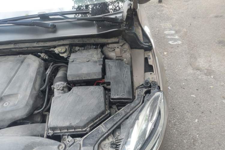 Used Volvo V40 2017 T4 Smart Luxury Edition Engine Bay Left