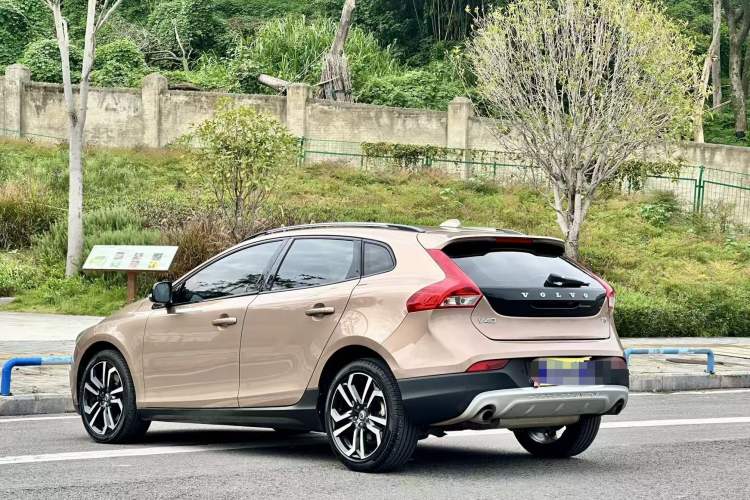 Used Volvo V40 2017 Cross Country T3 Zhiya Edition Exterior 3