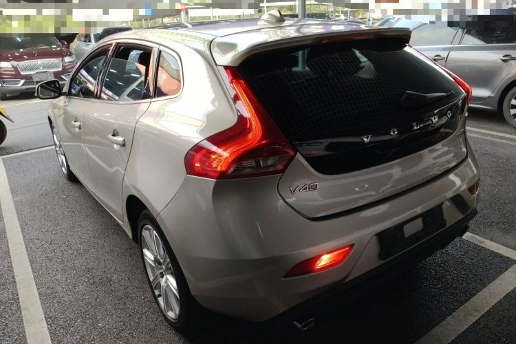 Used Volvo V40 2017 T3 Zhiya Edition Exterior 3