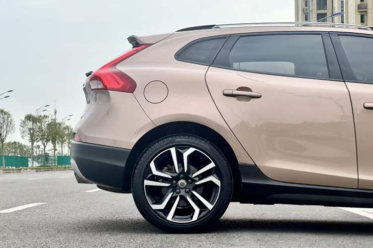Used Volvo V40 2017 Cross Country T3 Zhiya Edition Exterior 6