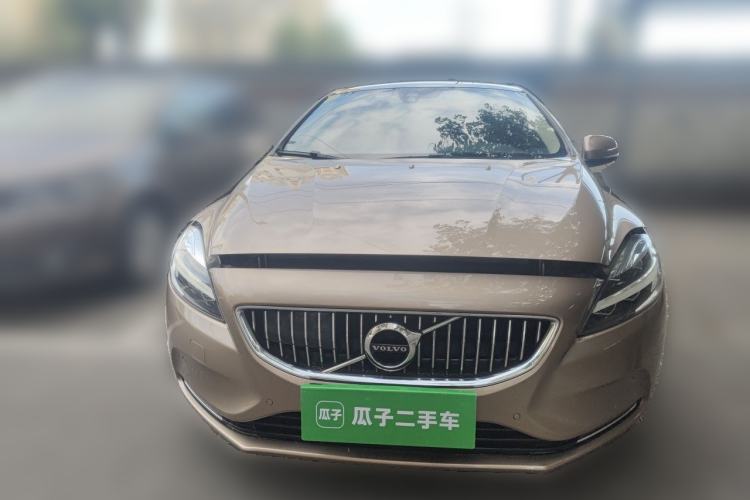 Used Volvo V40 2017 T4 Smart Luxury Edition Front