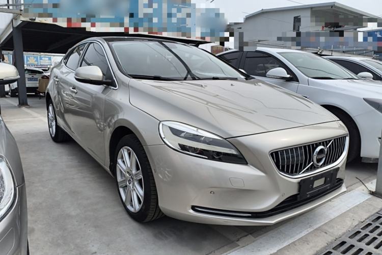 Used Volvo V40 2017 T3 Zhiya Edition Front Right 45 Deg