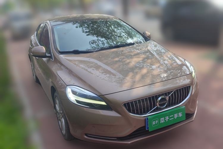 Used Volvo V40 2017 T3 Zhiya Edition Front Right 45 Deg